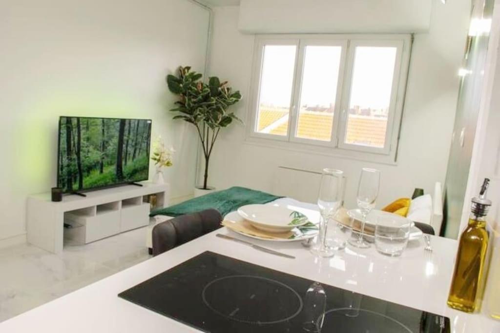 - Centre-ville - Parking Apartment Cambrai